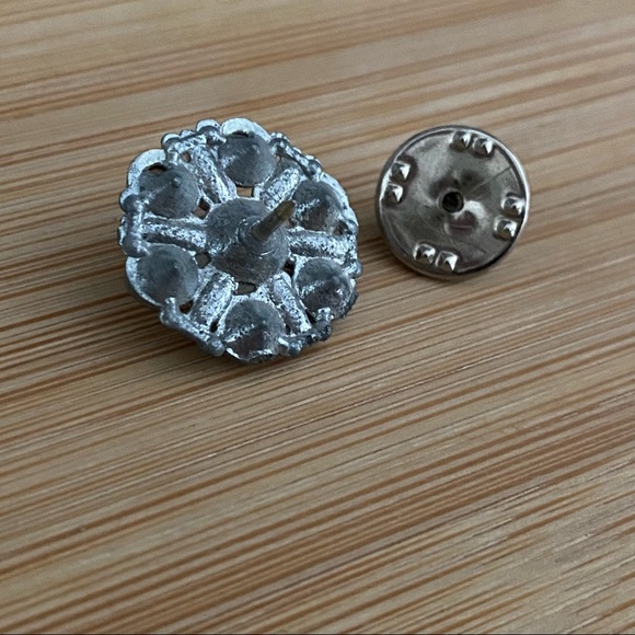 Small Vintage Blue and Clear Crystal Brooch Pin - Picture 3 of 9